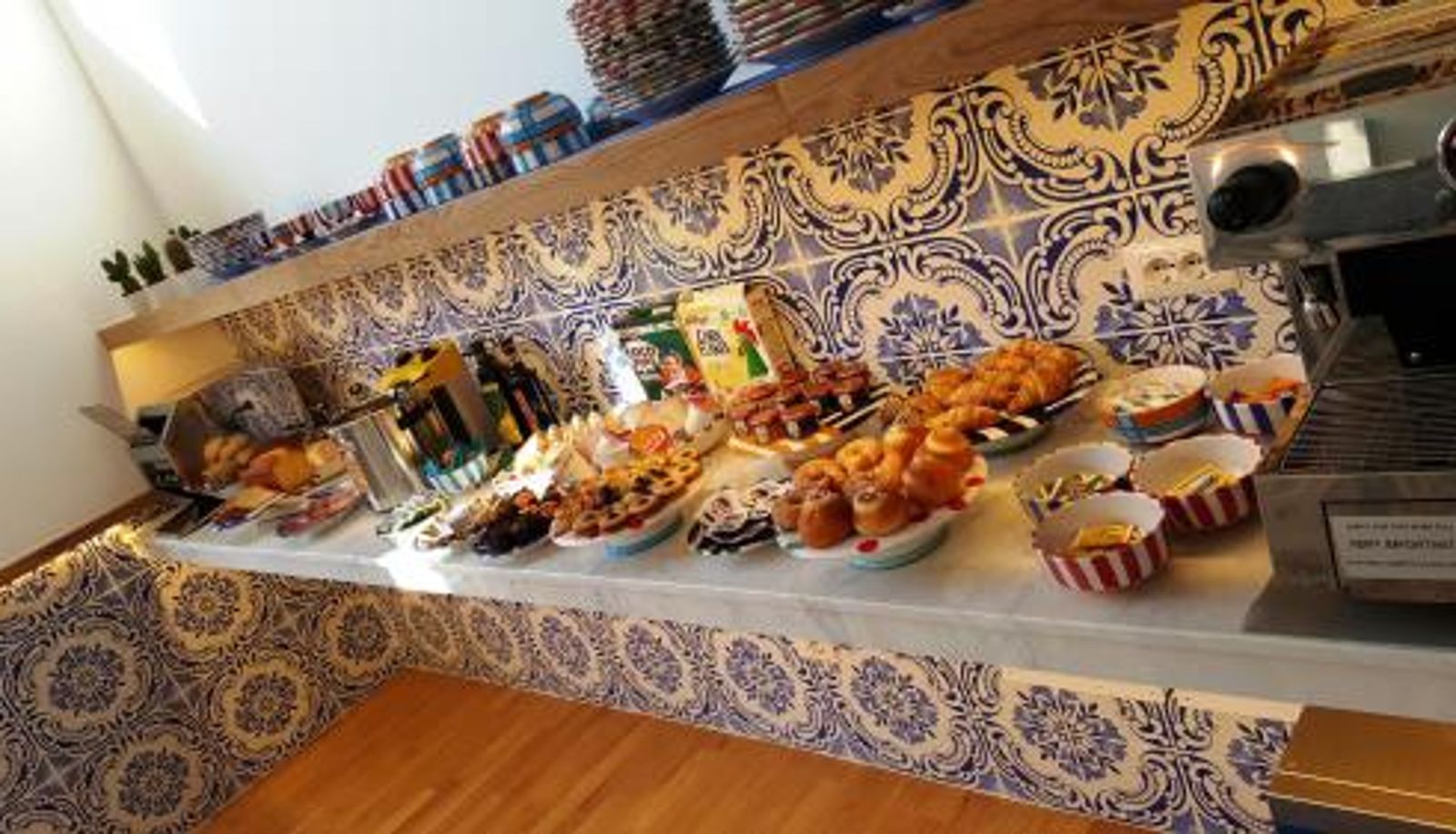 Sala de desayunos dentro del restaurante - Maison Kalea