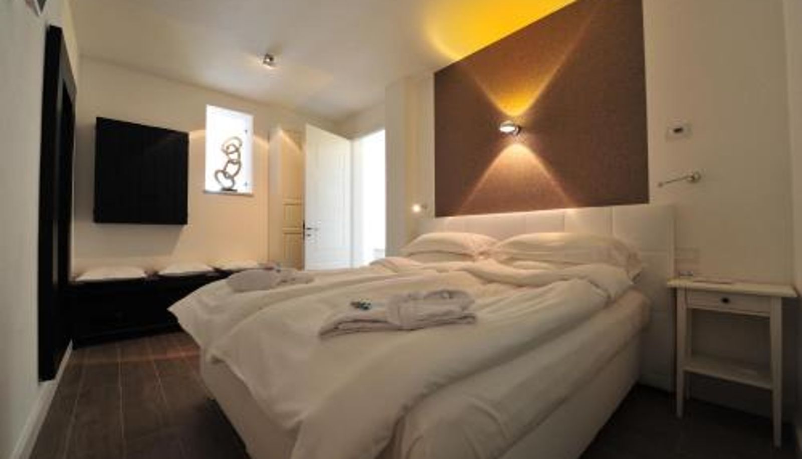 Zimmer - Zeno Suites