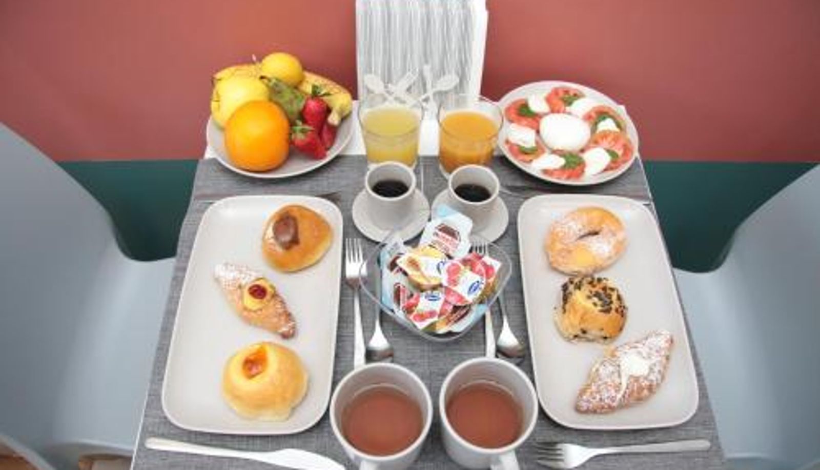 Sala de desayunos dentro del restaurante - Maison Nanà