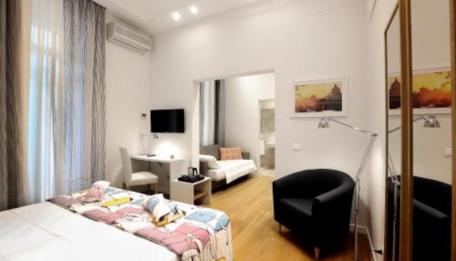 Dreibettzimmer - Sofia's Suites Guesthouse