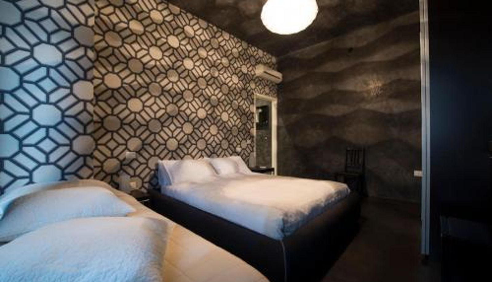 Camera - B&B Lounge