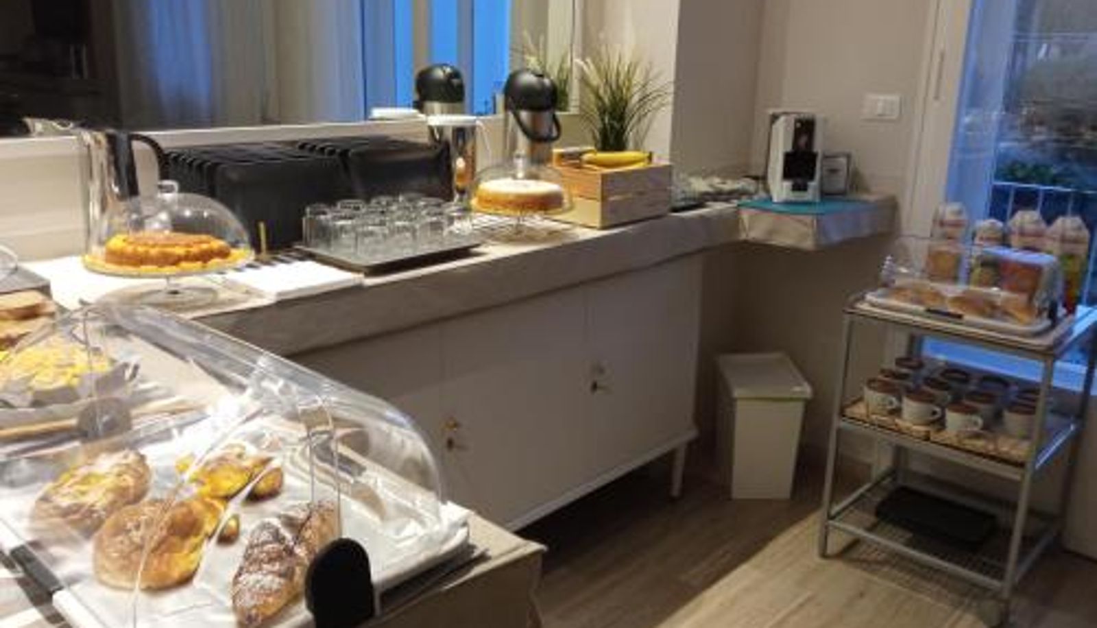Frühstücksraum innerhalb des Restaurants - Ad Astra Rooms