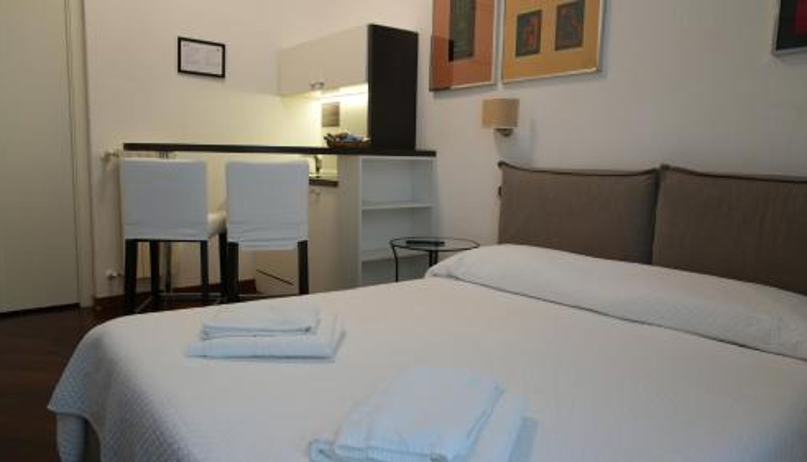 Room - Luca Giordano 142 B&B