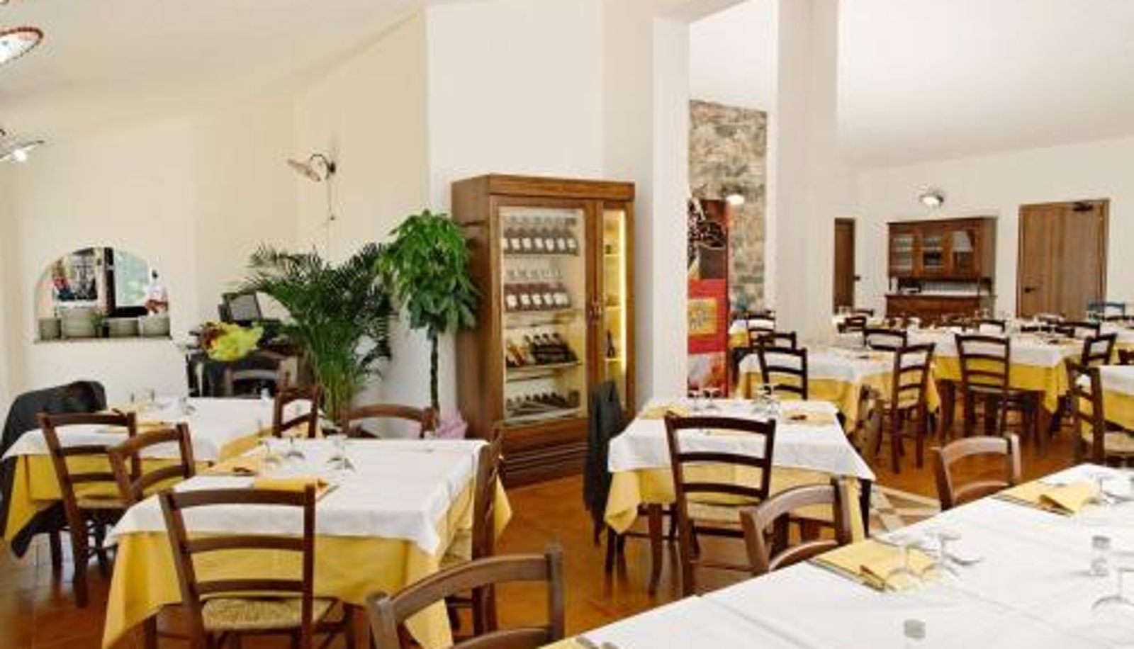 Frühstücksraum innerhalb des Restaurants - Monte Pirastru