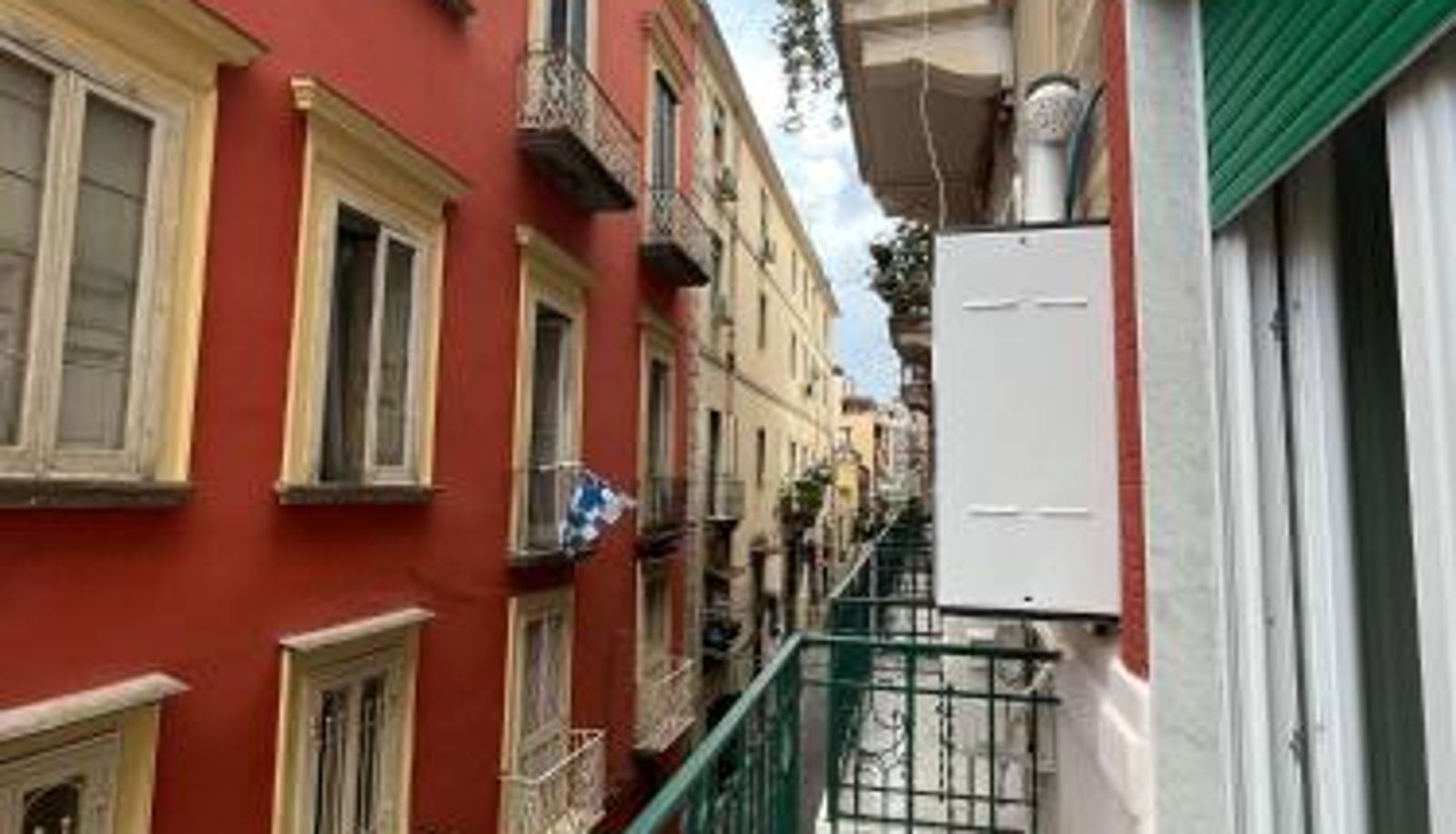 Familienzimmer - Neve Al Sole Modern Suites near Metro Materdei in Naples Center