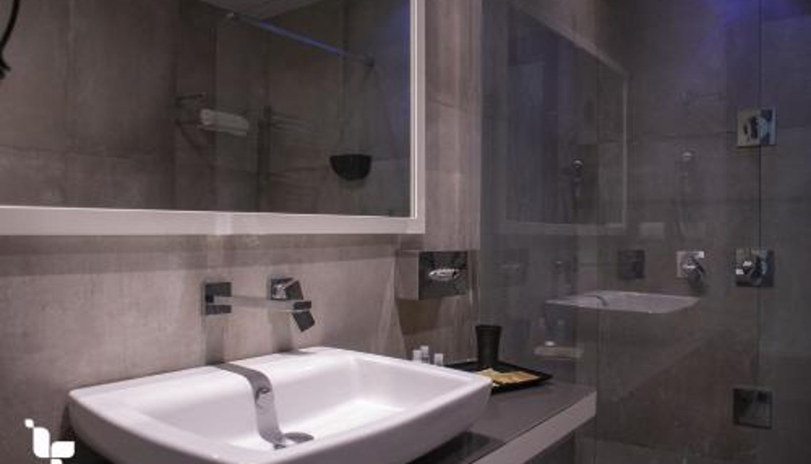 Badezimmer - Megaris Luxury Suite Rooms