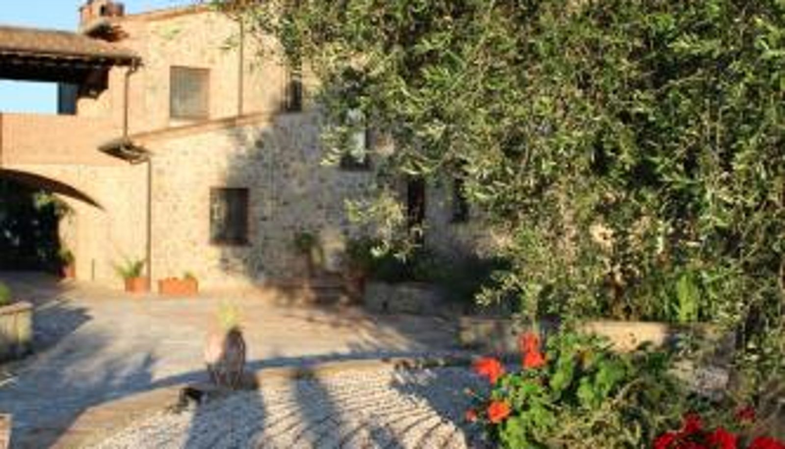 Info - LE PIETRE PARLANTI RESORT & WINERY