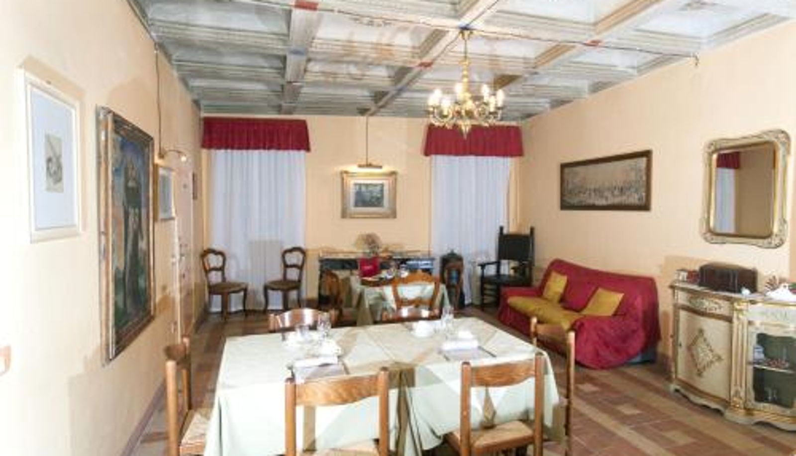 Ontbijtzaal in het restaurant - Montelupone Bed & Breakfast