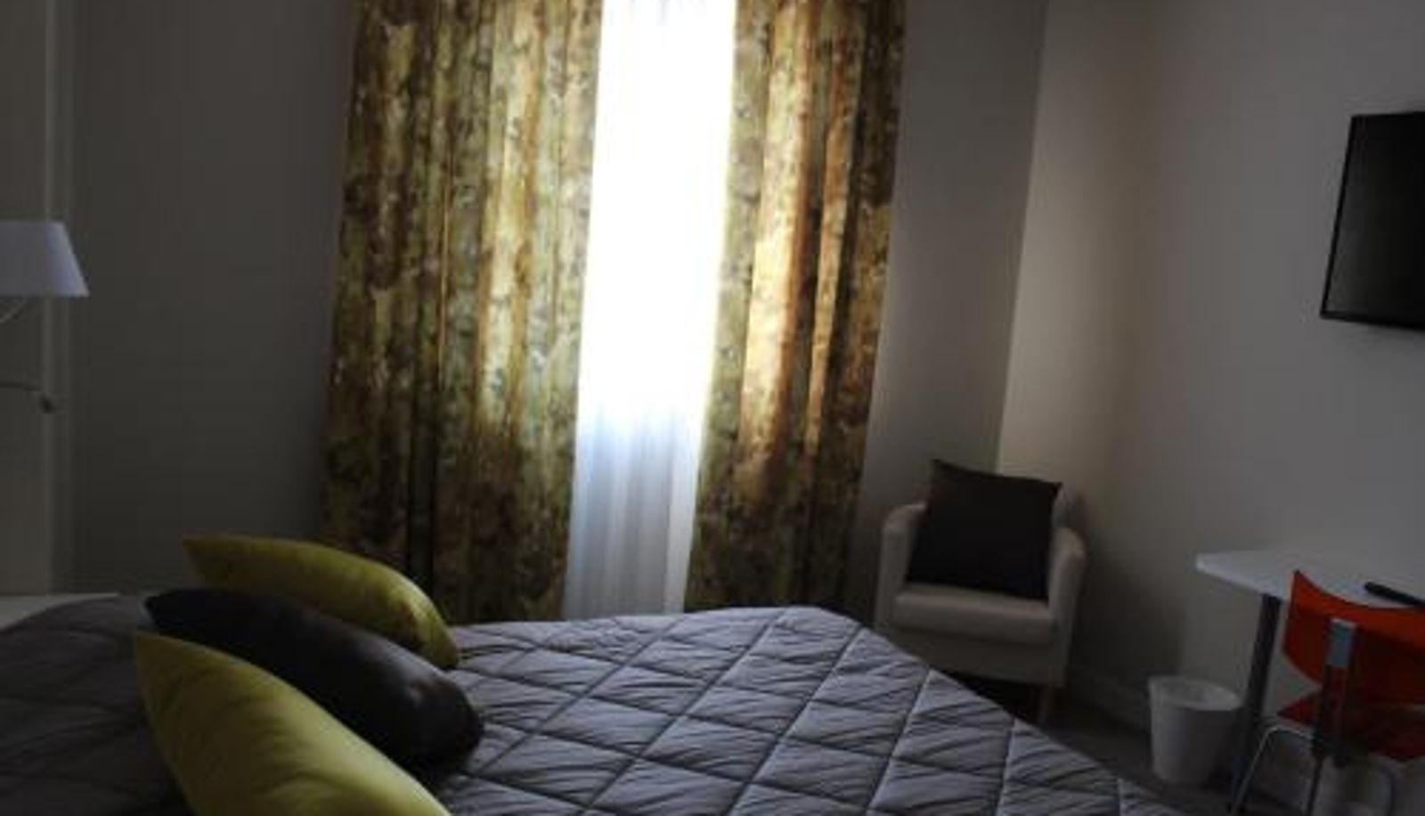 Info - CASA GRAMSCI B&B