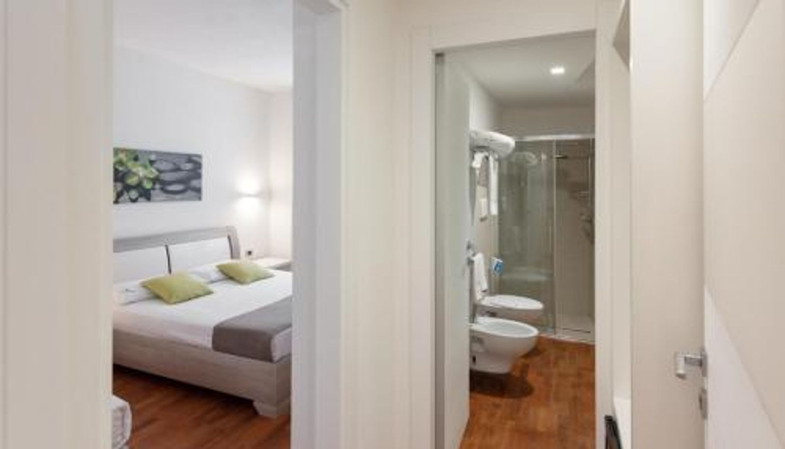 Camera - B&B White con Parcheggio Privato