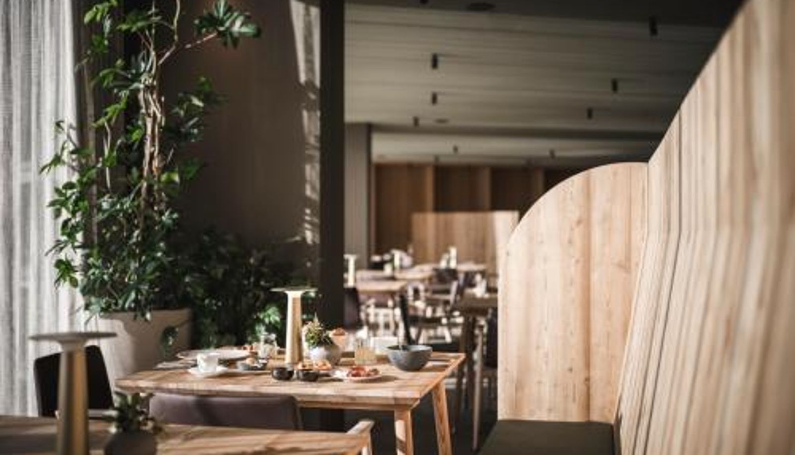 Frühstücksraum innerhalb des Restaurants - OLM Nature Escape - Eco Aparthotel