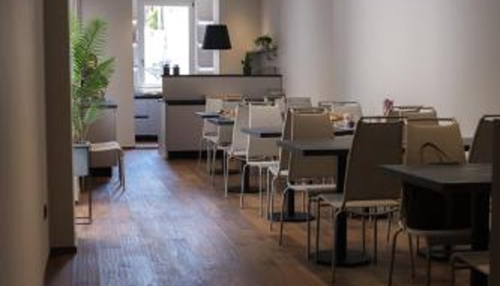Salle de petit-déjeuner dans le restaurant - PALAZZO DANISI ROOMS&SUITES
