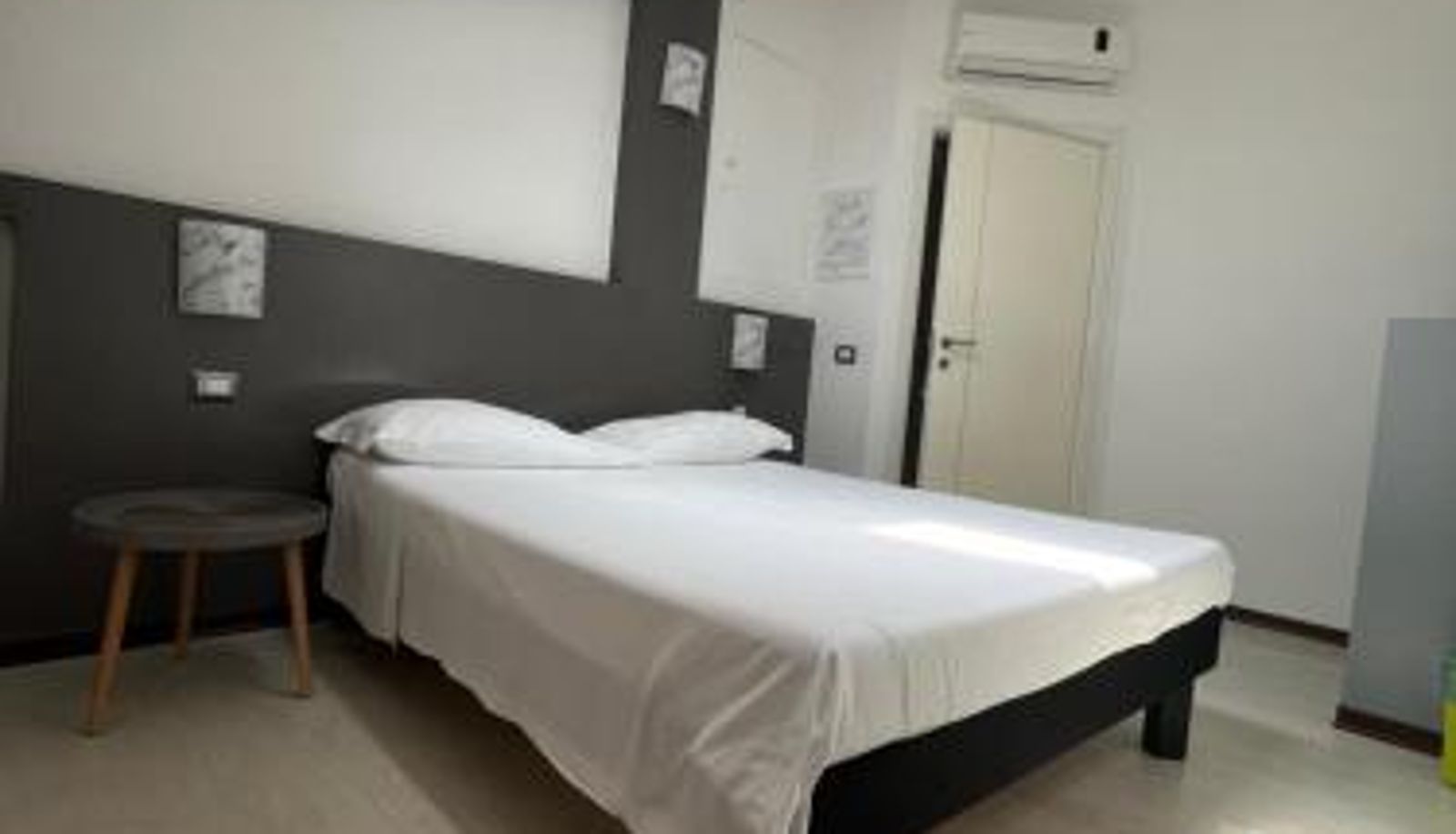 Camera - Bella Vita Guesthouse -parcheggio privato interno