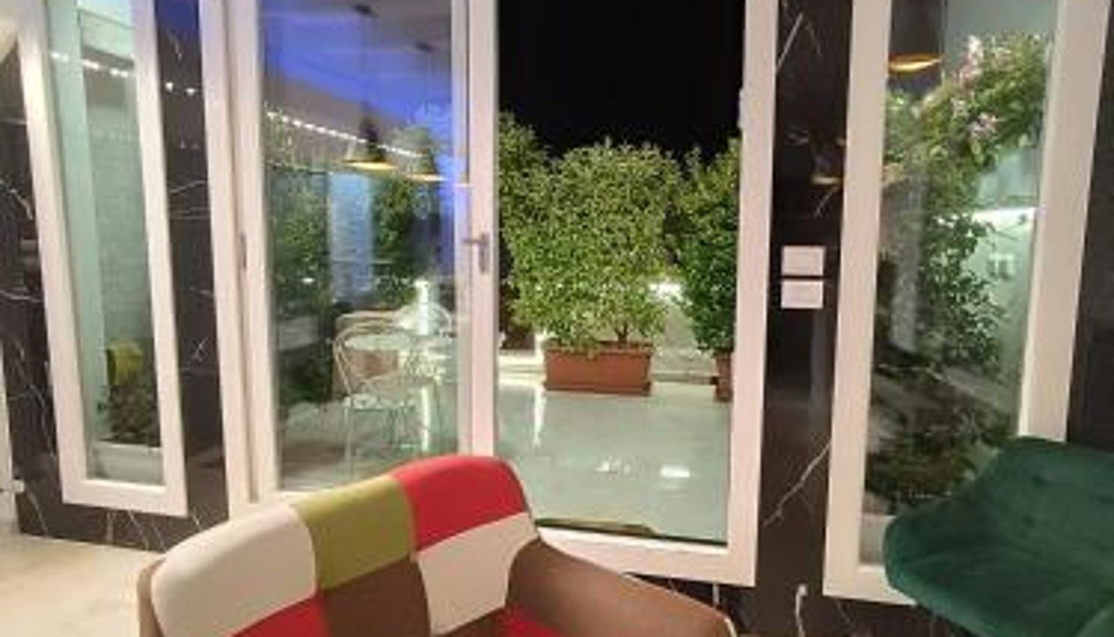 Zimmer mit Balkon - Blumoon boutique