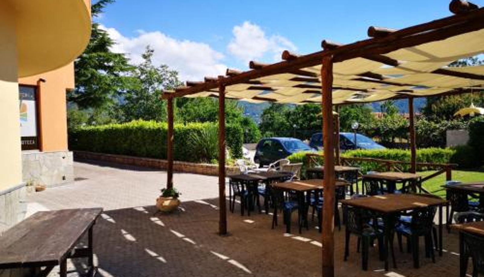 Sala śniadaniowa w restauracji - La Cascina Camere
