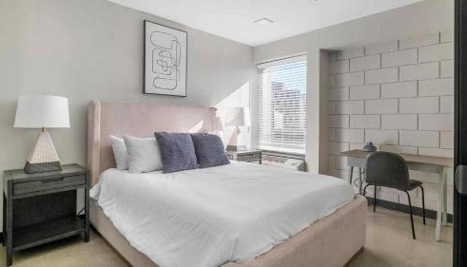 Info - Landing Spectacular 1BD Gym Courtyard