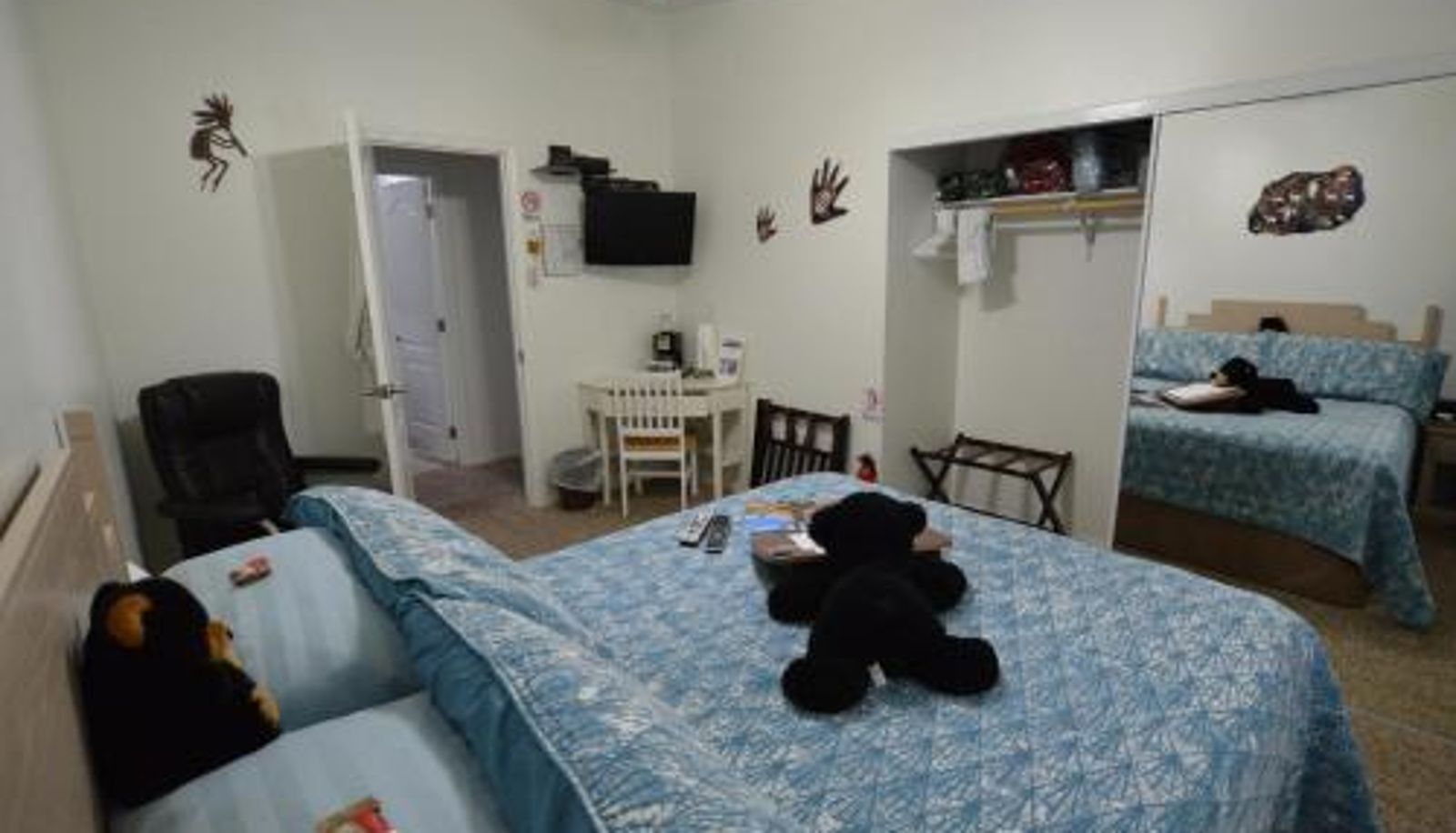 Camera - The Bear's Den B&B