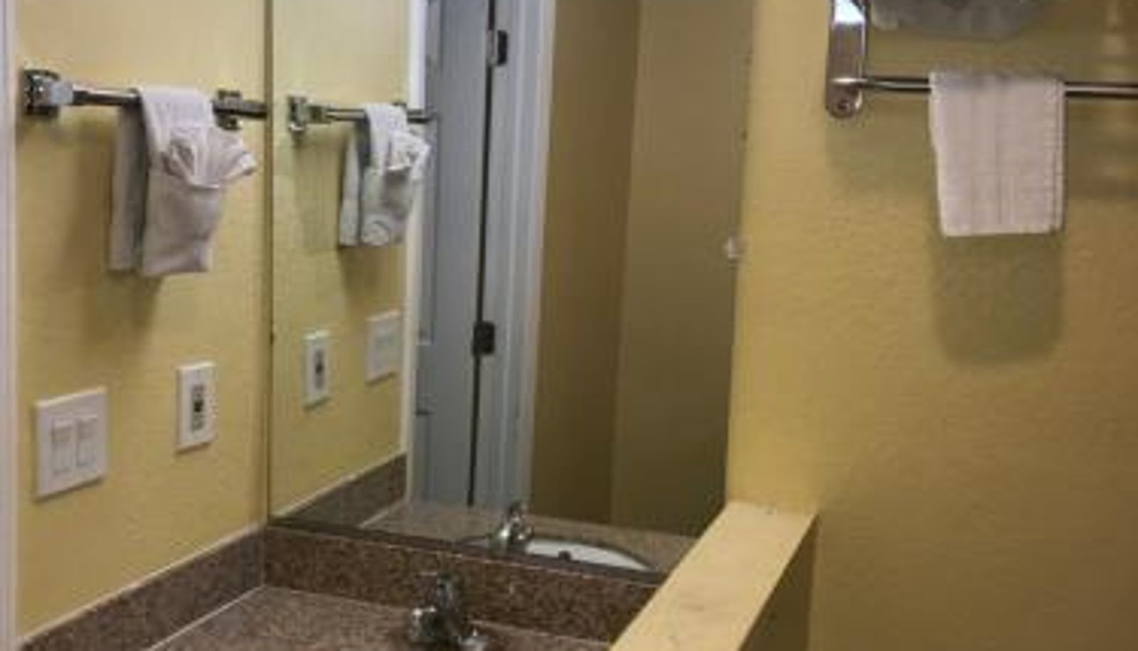 Info - Colony Inn Motel