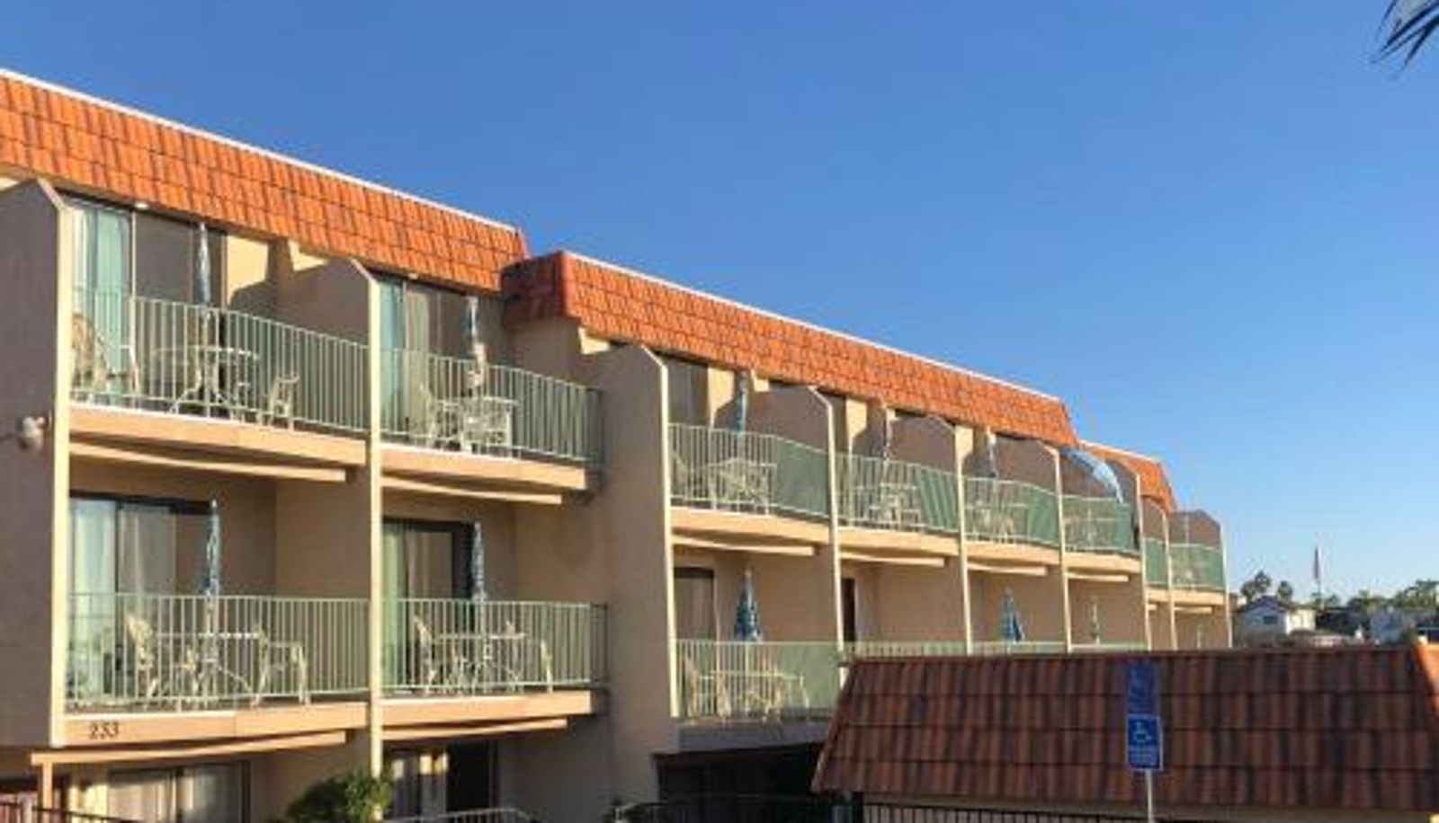 Hotel outdoor area - Moonlight Beach Motel