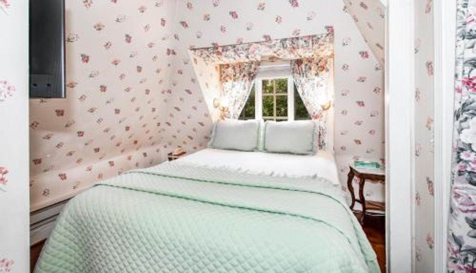 Room - Bath Street Inn