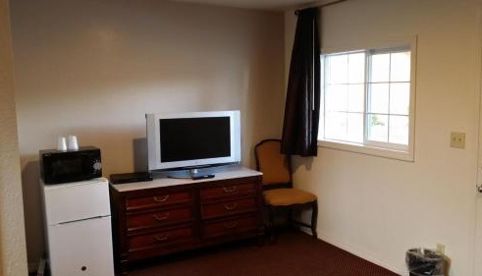 Standard room - Redwood Inn Willits