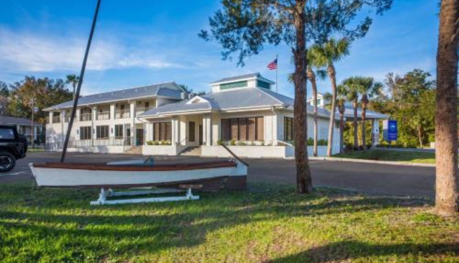 Buitenruimte van het hotel - Trademark Collection by Wyndham PaddleTail Waterfront Lodge