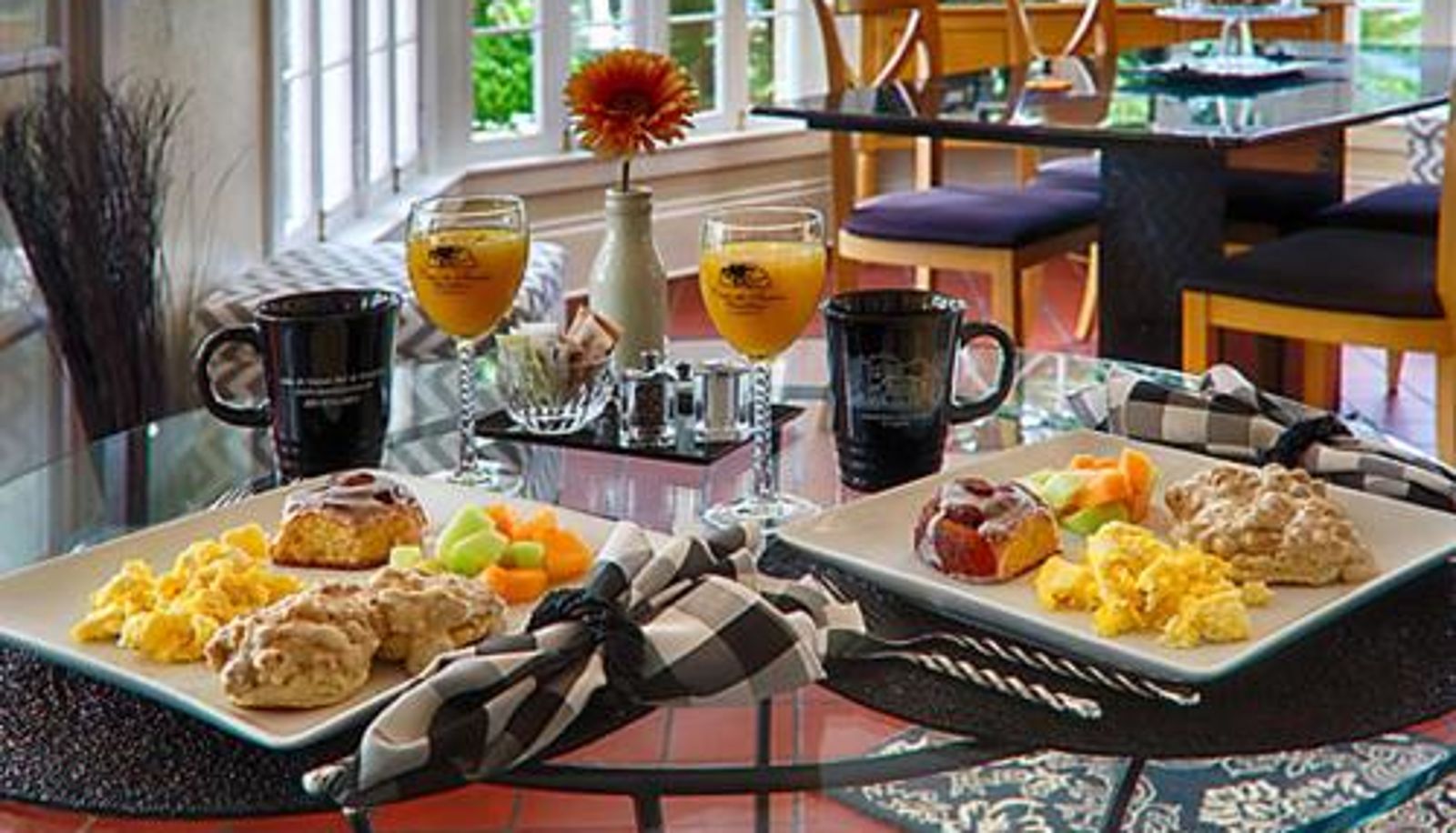 Salle de petit-déjeuner dans le restaurant - Casa de Suenos B & B