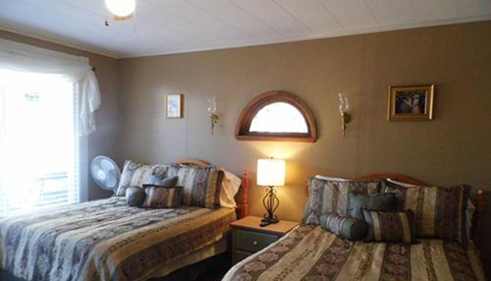 Standard room - Otter Creek Inn