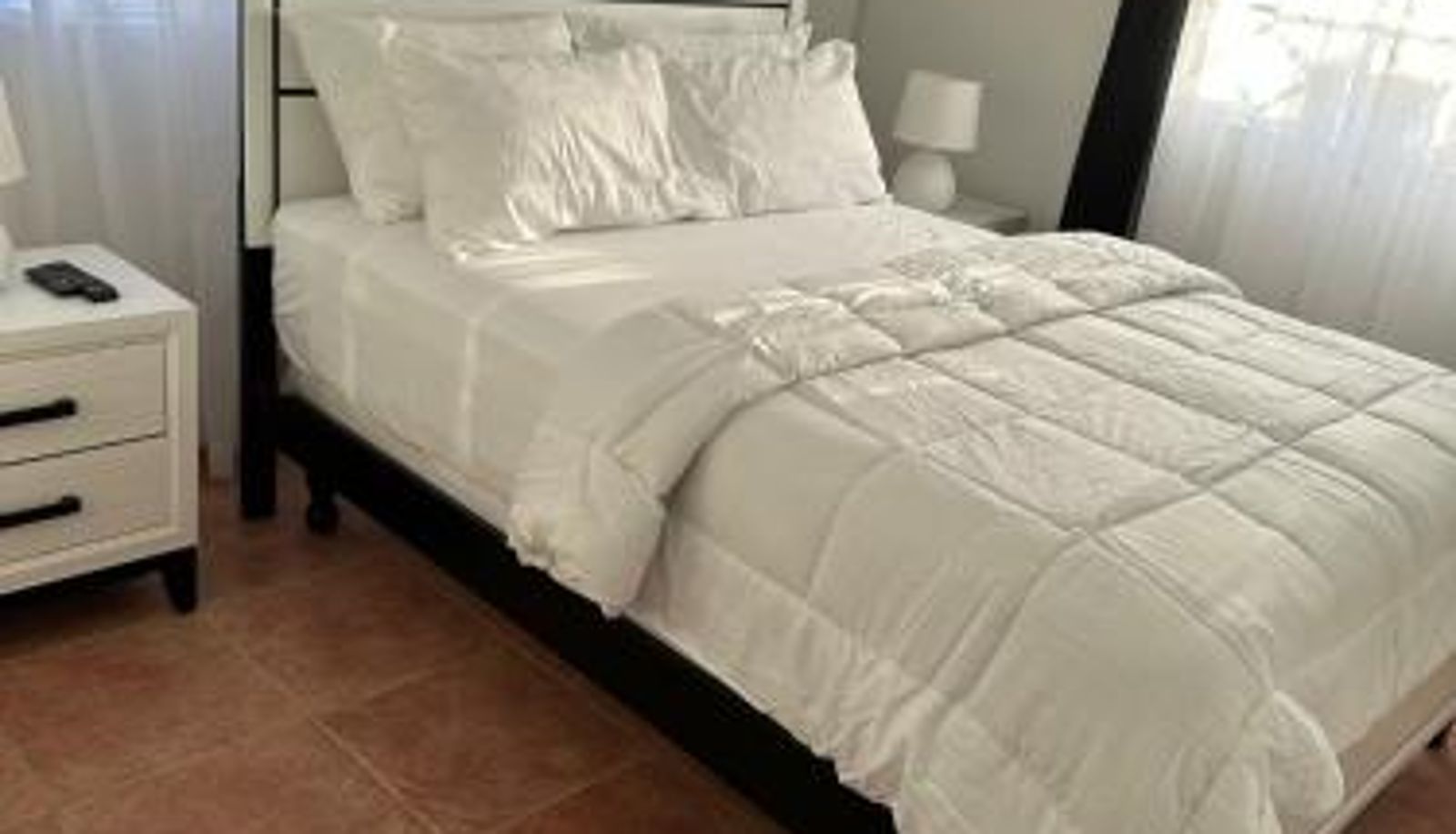 Room - Eagles Nest Villa House AC TV WIFI Fan Luxury Modern