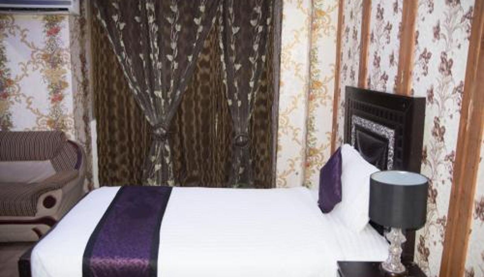 Zimmer - Premier Inn Davis Road Lahore