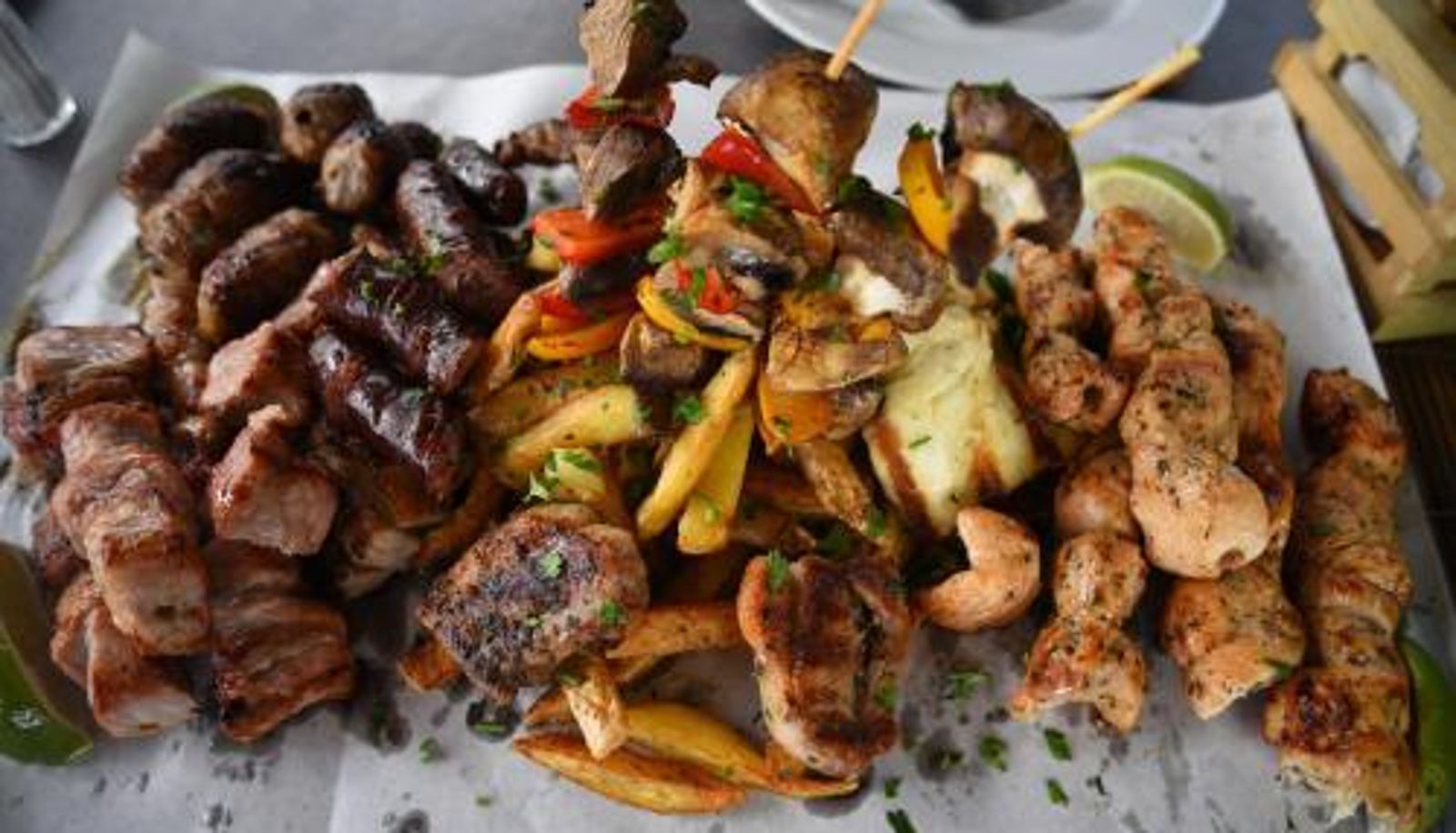 Frühstücksraum innerhalb des Restaurants - Farmakas Living