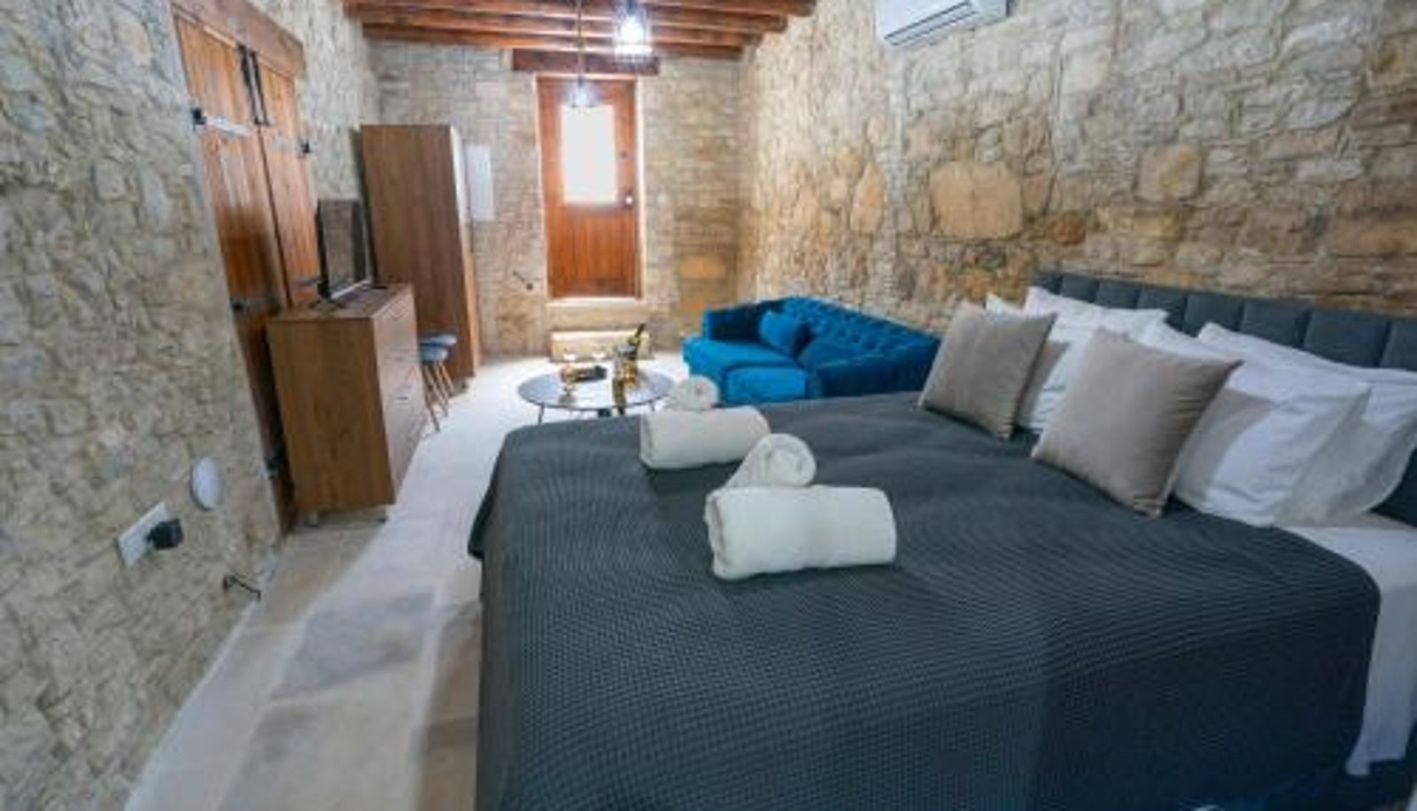 Kamer - Eidyllio Luxury Suites Omodos