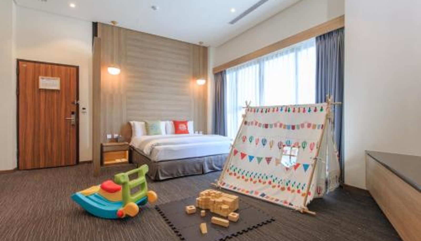 Family room - Sun Dialogue Hotel-By Cosmos Creation