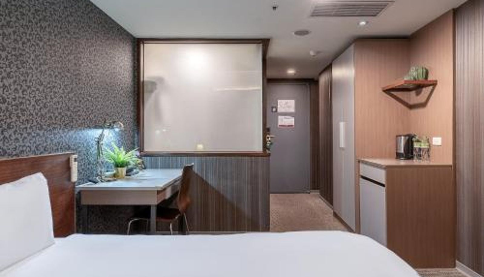 Room - The Galerie Hotel