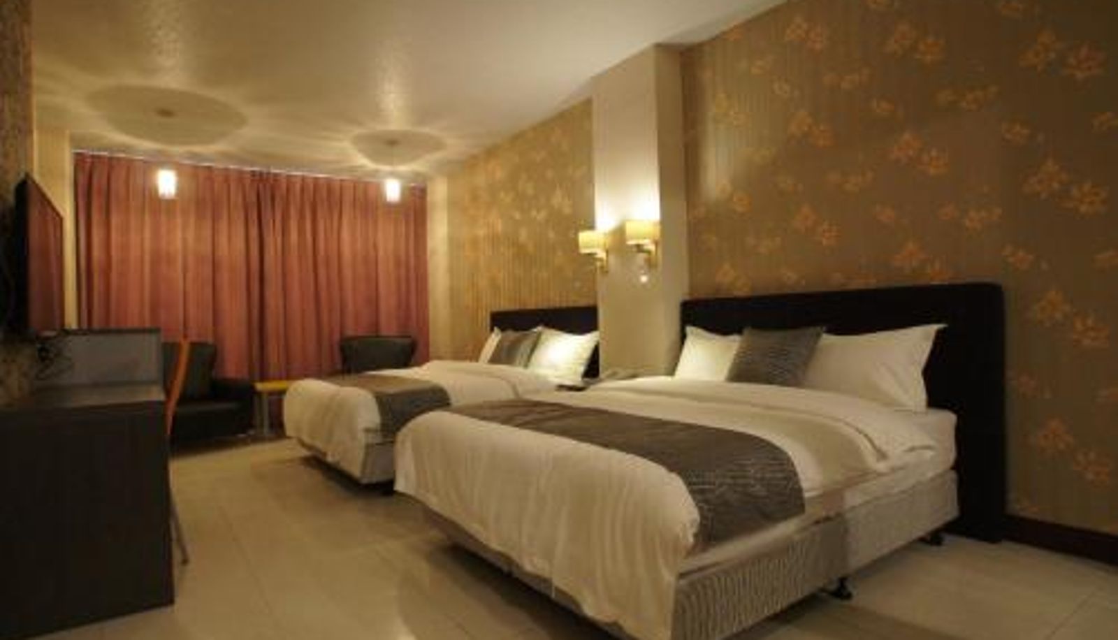 Zimmer - Boston Plus Hotel