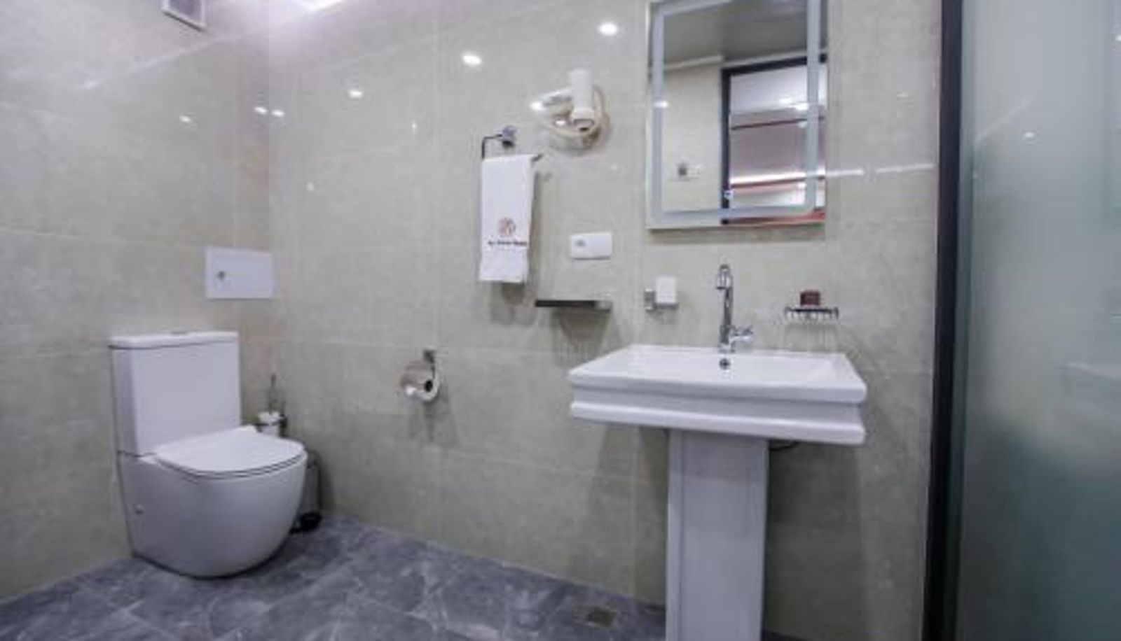 Badezimmer - Art Deluxe Hotel