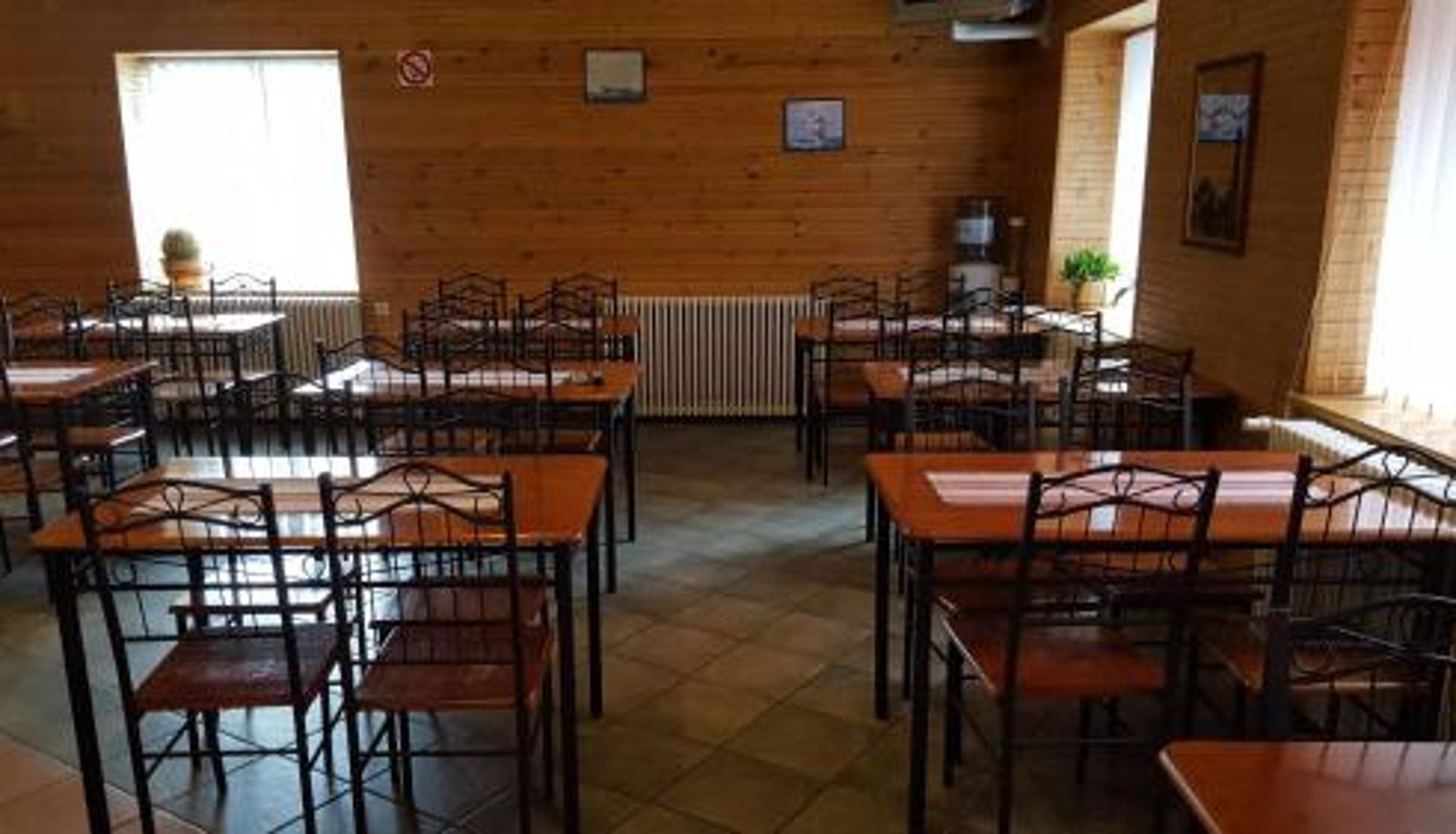 Frühstücksraum innerhalb des Restaurants - Konse Motel and Caravan Camping