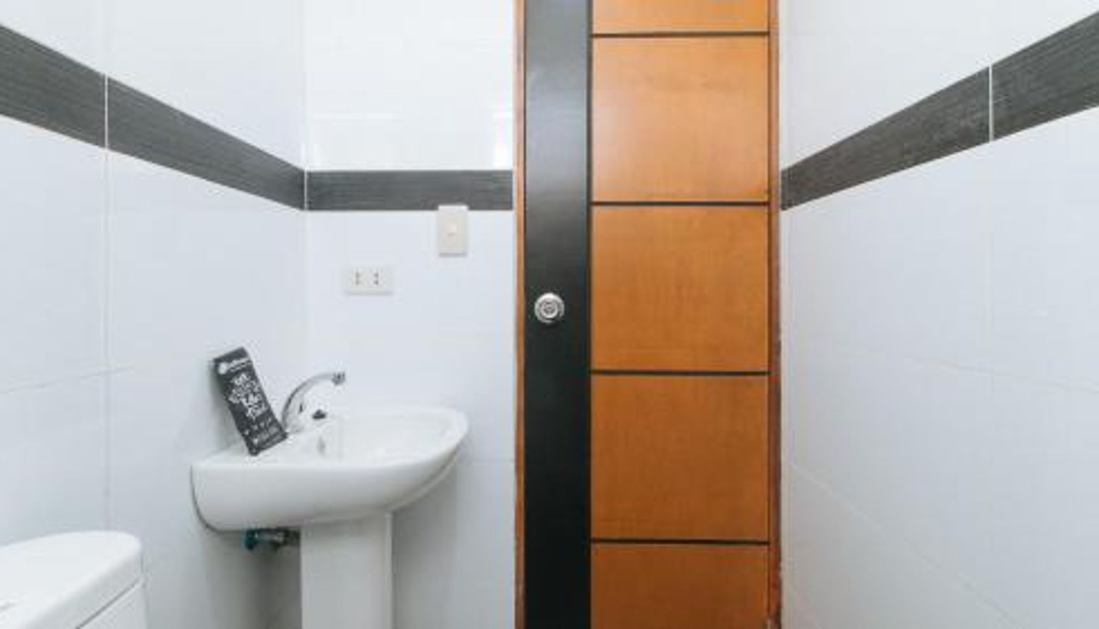 Badkamer - RedDoorz @ St. Catherine Residences Olongapo City