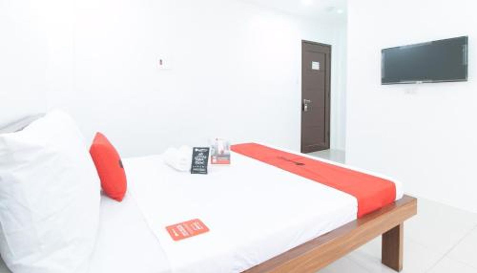 Habitación - RedDoorz Plus at DBuilders Poblacion BGC