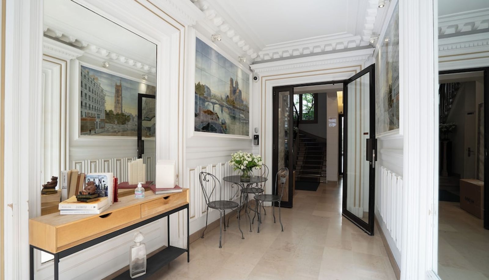 Hall - HotelHome Paris 16