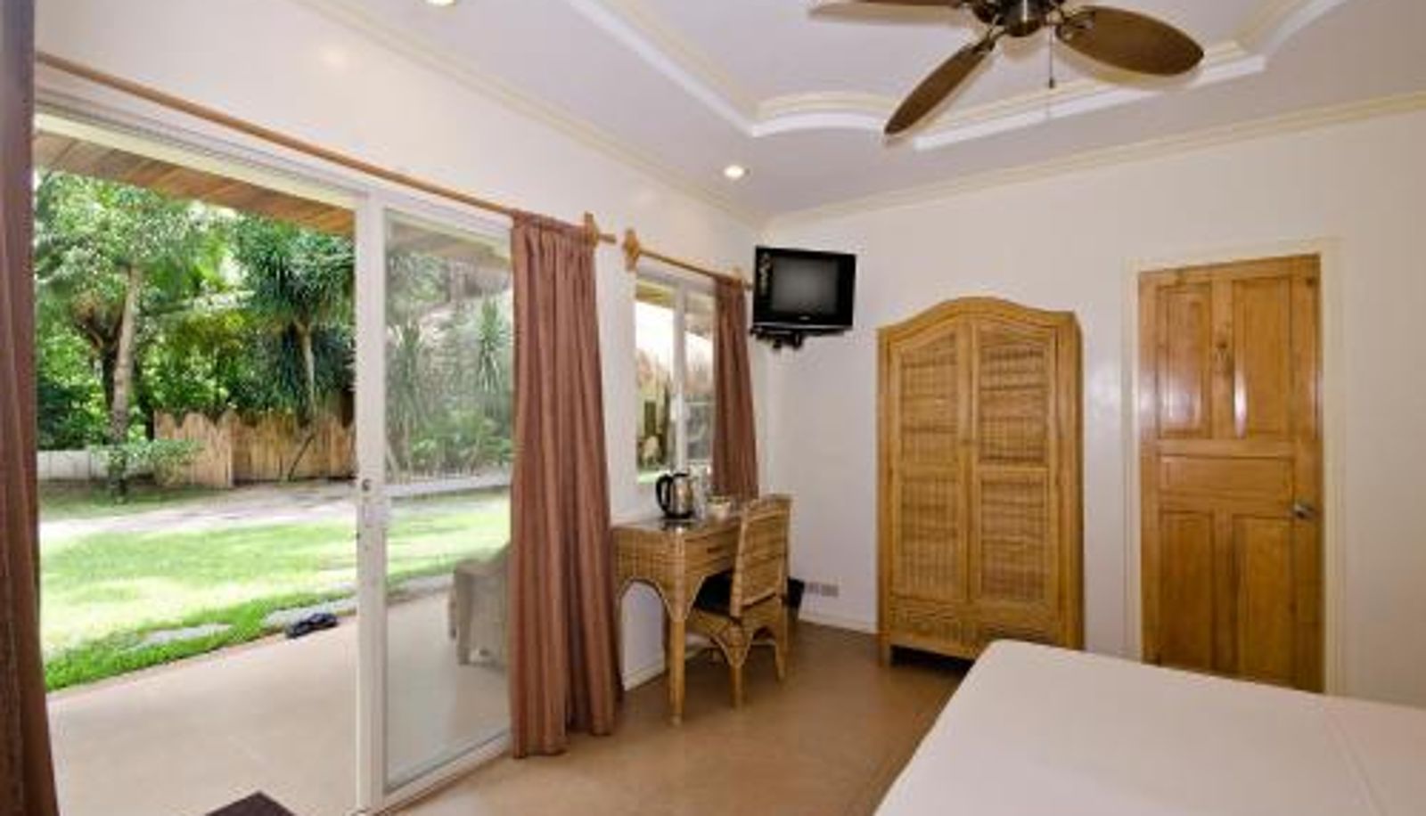Room - Mike's Dauin Dive Resort