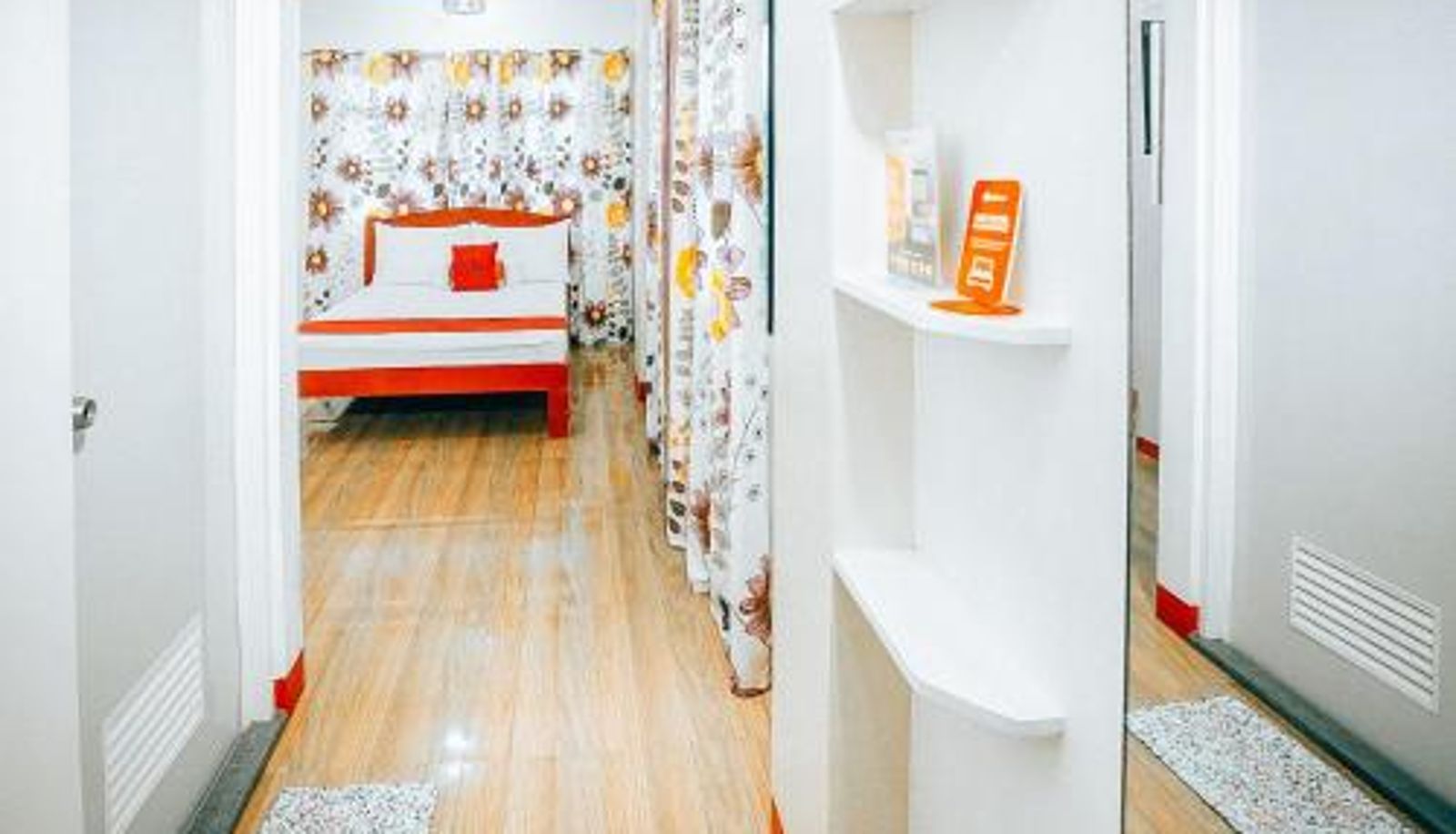 Room - RedDoorz at S and L Apartelle Daraga Albay