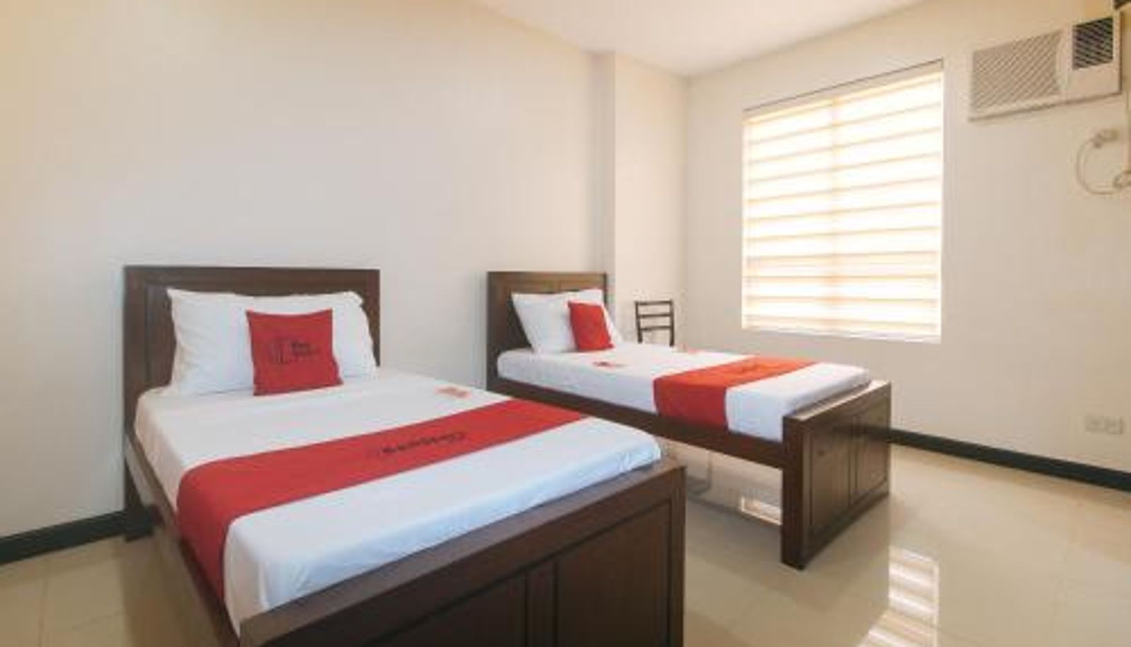 Chambre - RedDoorz at Nucell