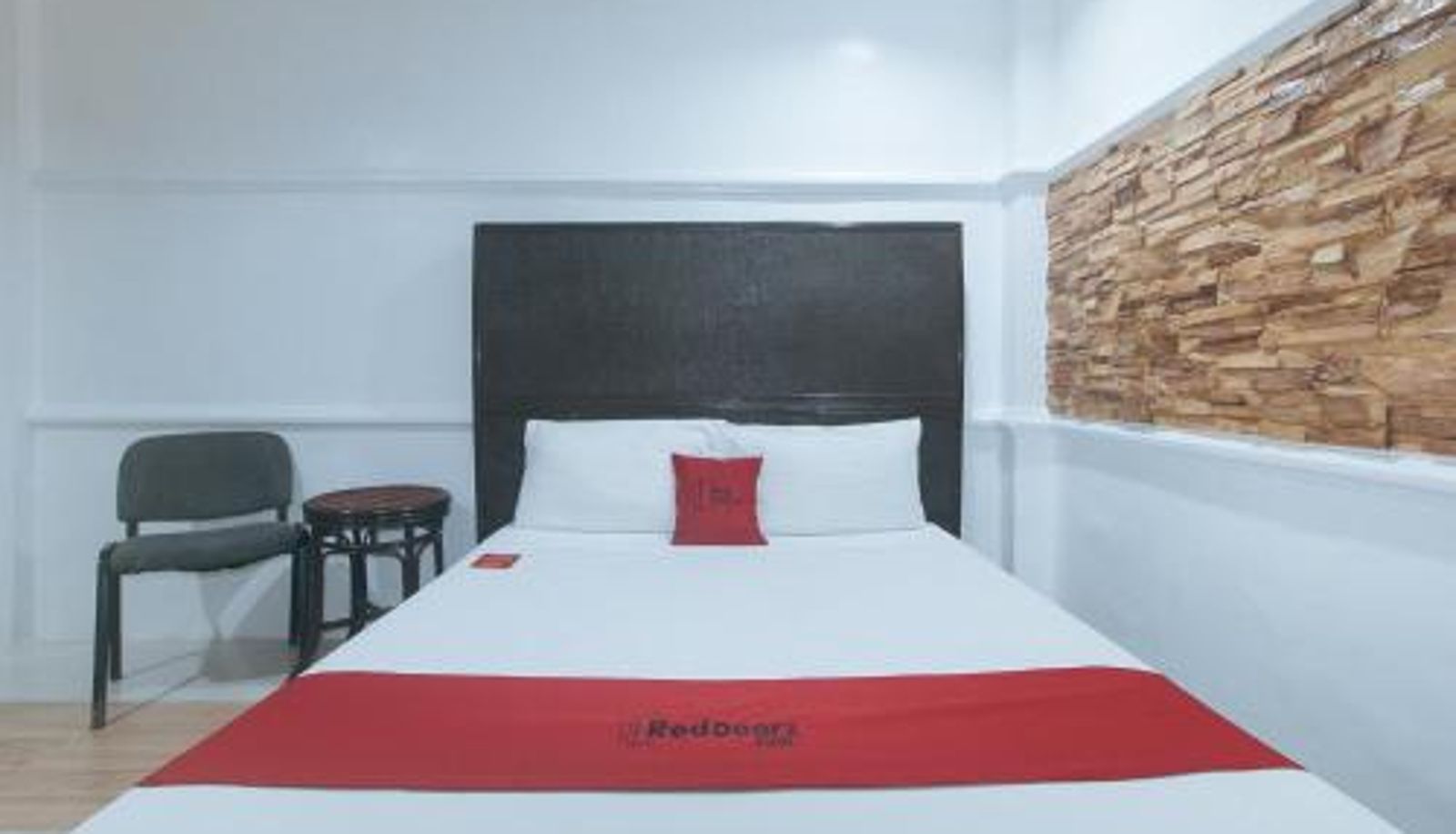 Info - RedDoorz at LFamili Hotel Boracay