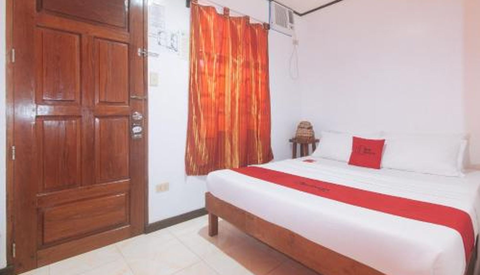 Habitación - RedDoorz @ Tandikan Beach Cottages