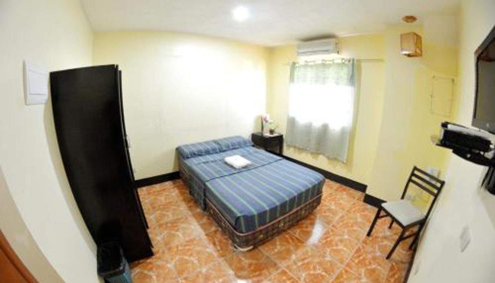 Room - Honey Hunt House