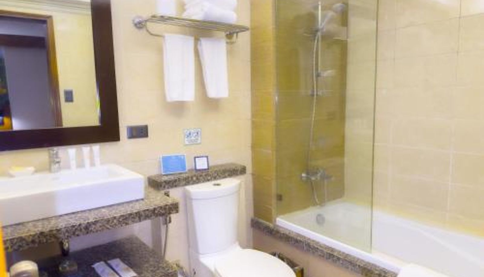 Badezimmer - Costabella Tropical Beach Hotel