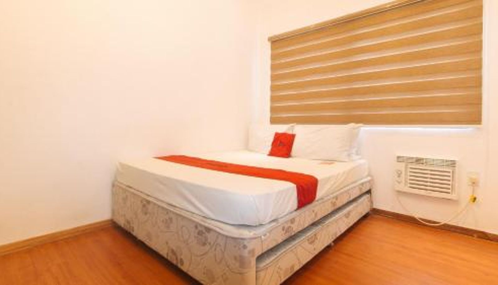 Habitación - RedDoorz @ Sun Miles Condominium