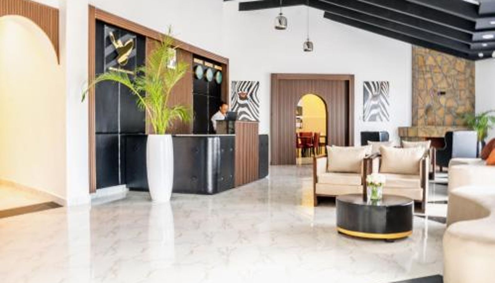Rezeption - Avian Court Hotel