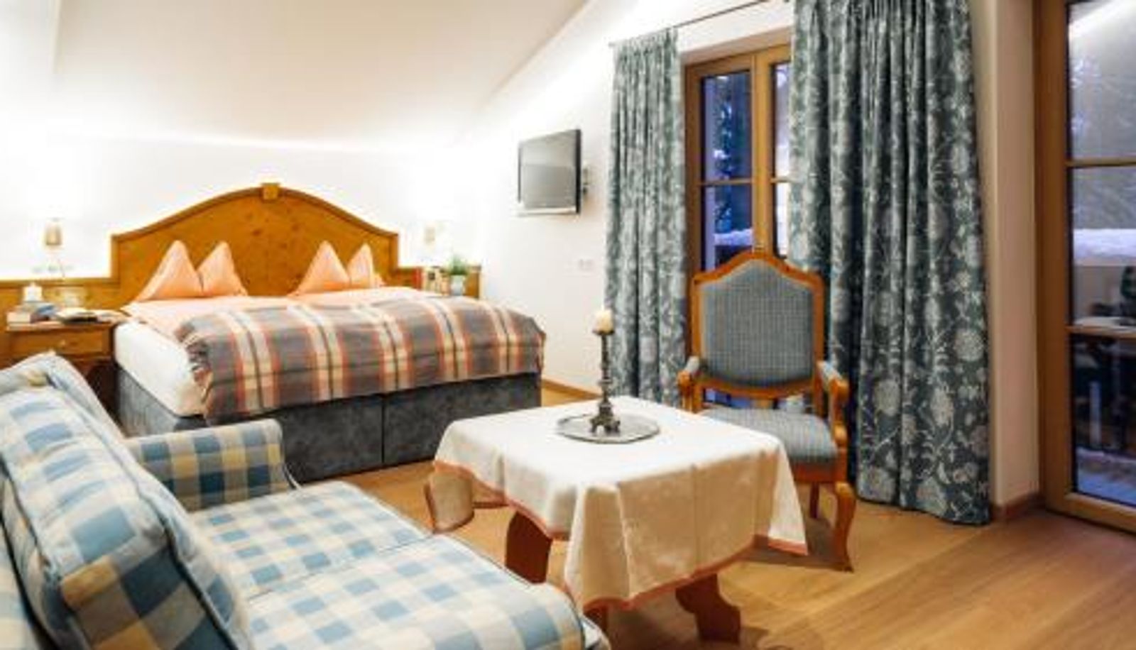 Room - Hotel Lech & Residenz Chesa Rosa